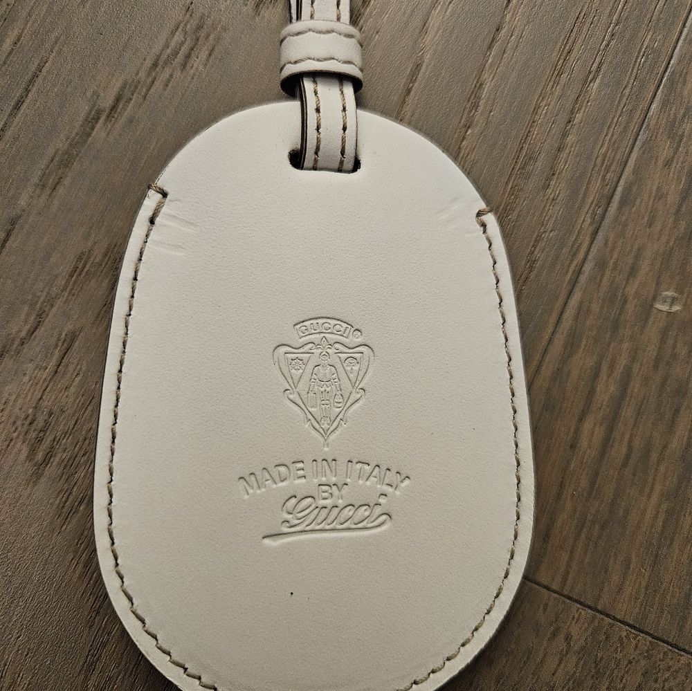 Brand New Authentic Gucci Leather Luggage Tag
